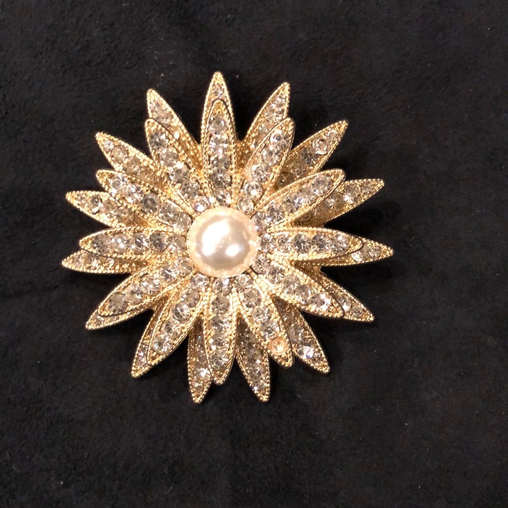 Vintage brooch crystals and pearl